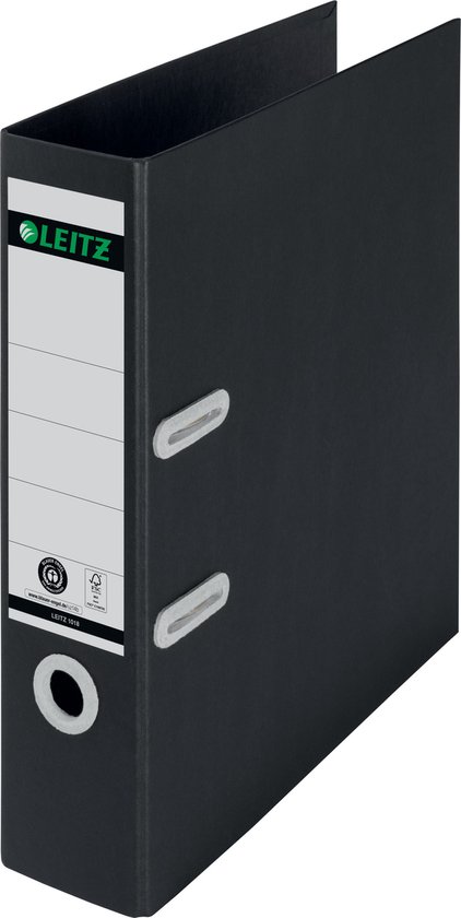 Zwarte Leitz ordner met label, CO2 neutraal en FSC logo, op witte achtergrond.