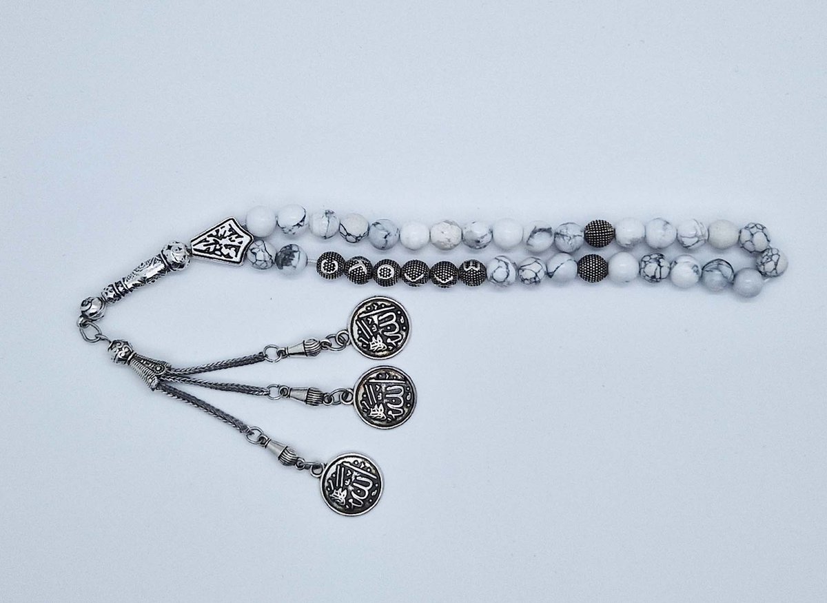 Handgemaakte naam tasbih 33 Kralen Natuursteen “ Howlite Wit” - met metaal tassel “Allah jala jalaluh"- Met je naam of de naam van uw geliefde- 8 mm diameter van de korrel