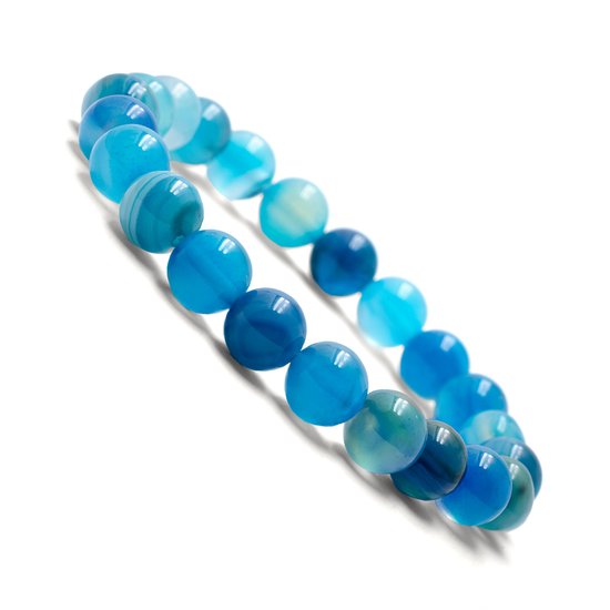 Armband met verschillende tinten blauwe en witte gestreepte agaatkralen.