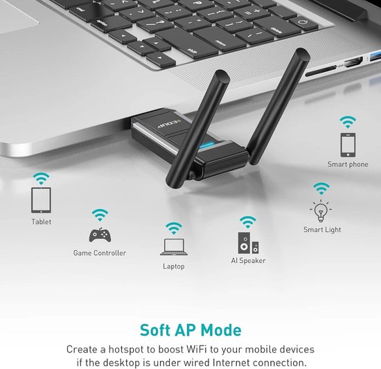 Zwarte USB WiFi-adapter met twee antennes naast een laptoptoetsenbord. Iconen tonen compatibiliteit met smartphone, game controller, laptop, AI speaker, smart light.