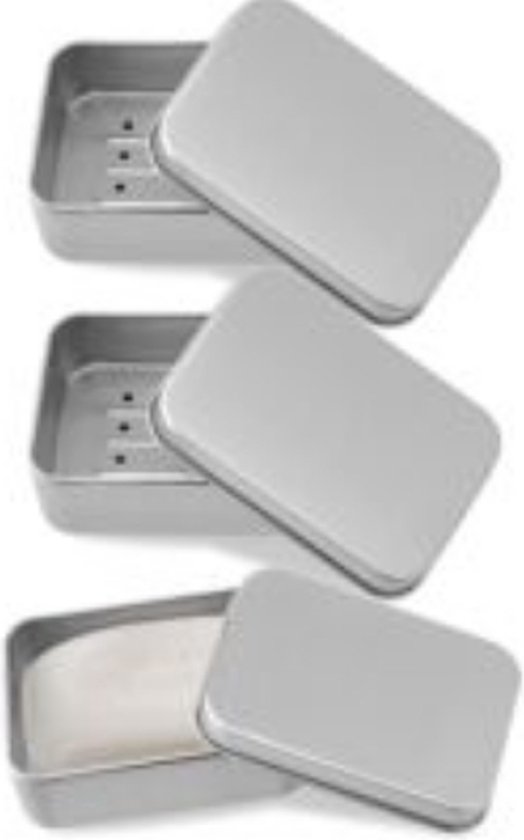 Drie identieke aluminium zeepdoosjes met deksels, waarvan één zeep bevat.