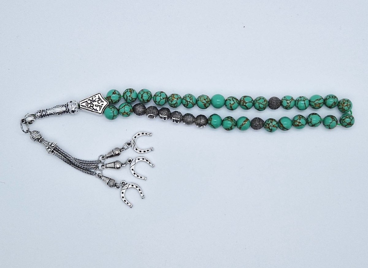 Handgemaakte naam tasbih 33 Kralen Natuursteen “Groen howliet gesponnen goud” - met metaal tassel “Hoefijzer"- Met je naam of de naam van uw geliefde- 8 mm diameter van de korrel