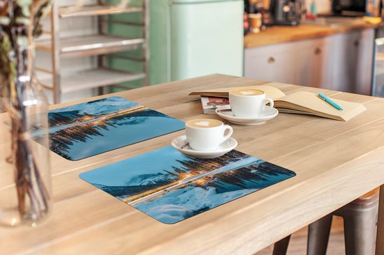 Sets de table - 6 pièces - 45x30 cm - Set de table en plastique - Paysage d'hiver - Nature - Maison - Montagnes - Neige - Dessous de plat - Décoration de table - Accessoires de décoration de table de cuisine