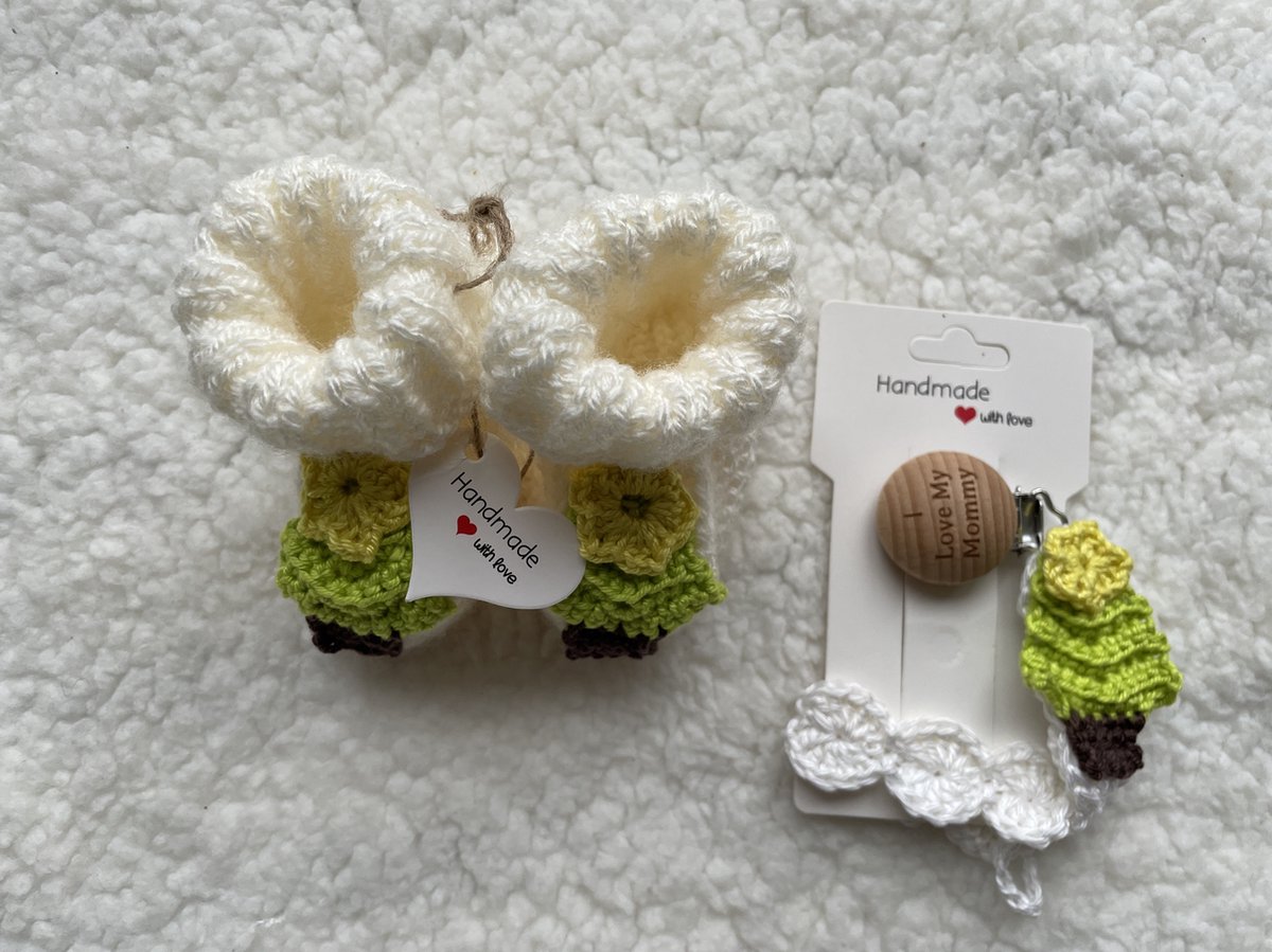 Goedkoopste Maminobaby.nl baby geschenkset | Kerst - Handgemaakt | Babyslofjes | Speenkoord | Kraamcadeu | Babyshower