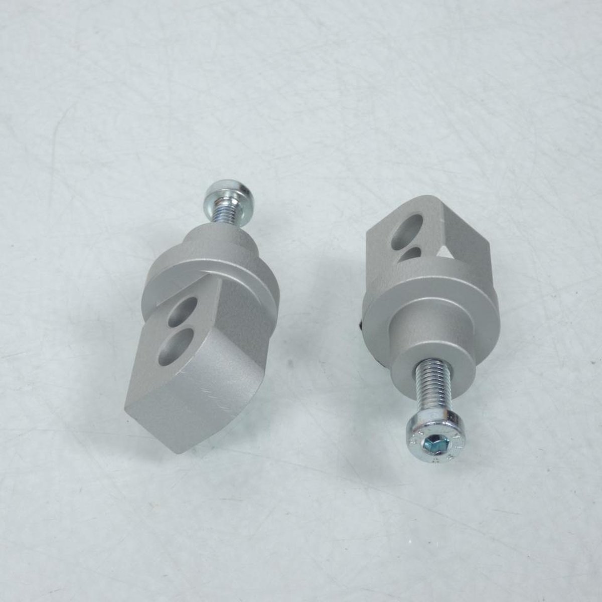 Paire Chape de repose pied Lightech pour moto Suzuki 1000 Gsx-R FTP008SIL