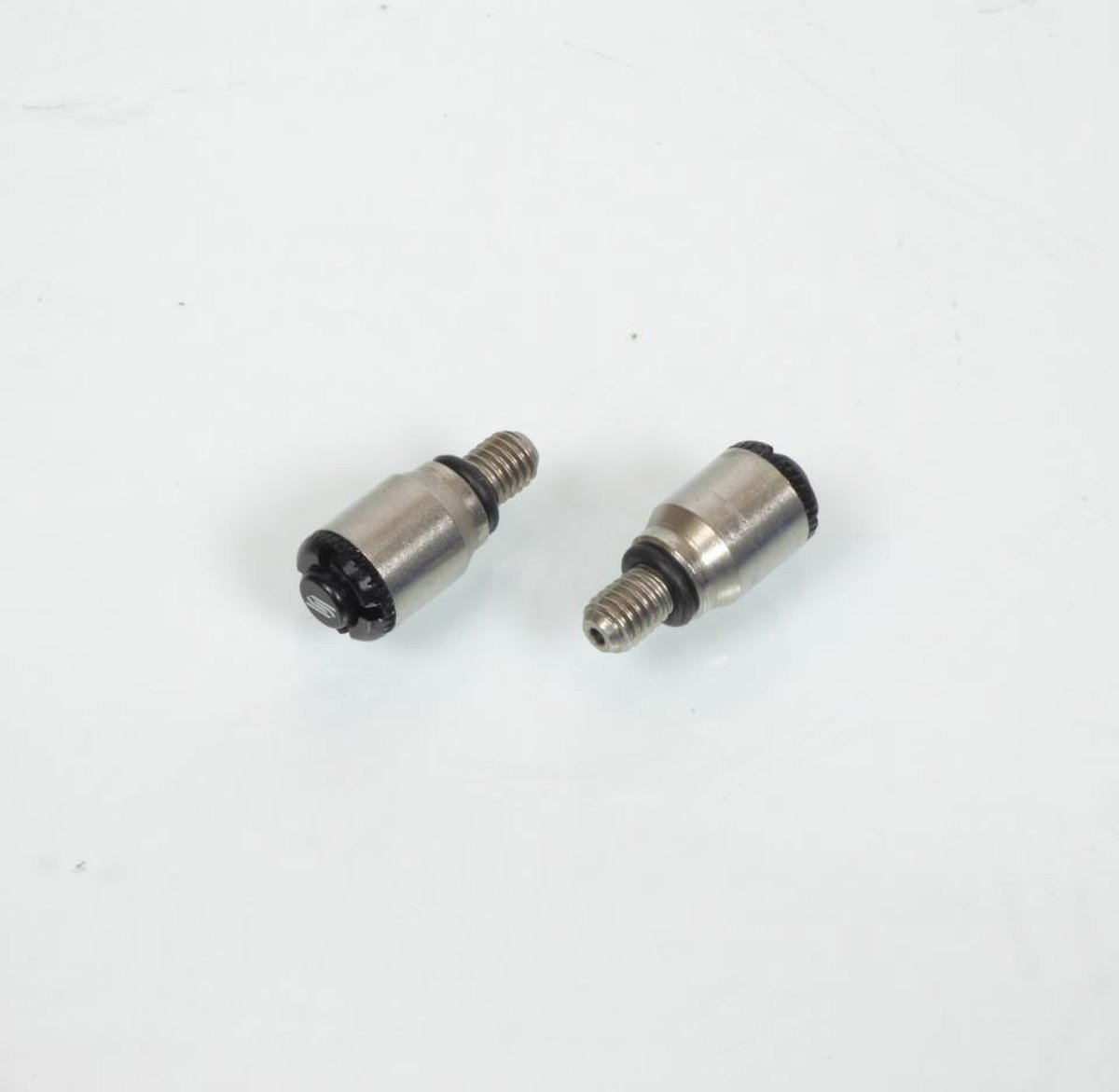 Paire de purgeur de fourche noir Scar M5x0.8 pour fourche moto Showa et Kayaba