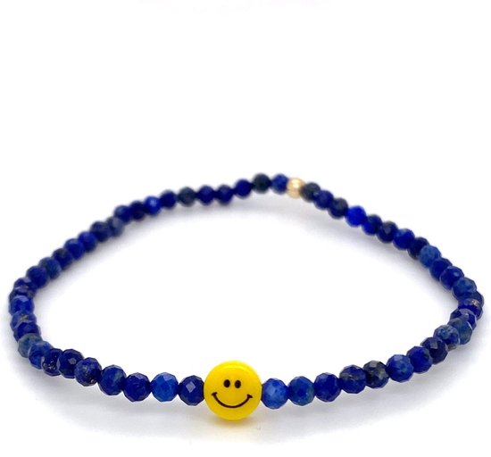 Blauw lapis lazuli edelsteen armbandje met een gele smiley kraal.