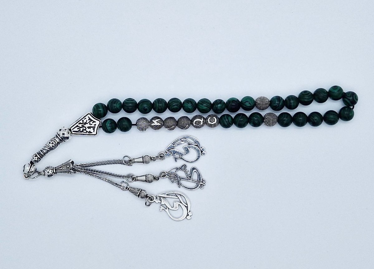 Handgemaakte naam tasbih 33 Kralen Natuursteen “Malachiet” - met metaal tassel “Mijn moeder"- Met je naam of de naam van uw geliefde- 8 mm diameter van de korrel
