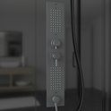 Panneau de douche gris foncé avec douche de pluie, douchette et jets de massage.