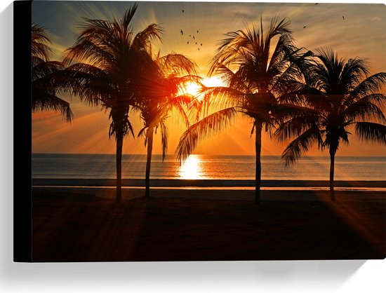 WallClassics - Canvas  - Palmbomen op het Strand bij Zonsondergang - 40x30 cm Foto op Canvas Schilderij (Wanddecoratie op Canvas)
