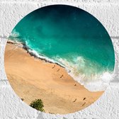 WallClassics - Muursticker Cirkel - Golven op het Strand van Boven - 20x20 cm Foto op Muursticker