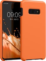 kwmobile telefoonhoesje geschikt voor Samsung Galaxy S10e - Hoesje met siliconen coating - Smartphone case in fruitig oranje