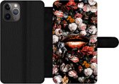 Bookcase Geschikt voor iPhone 11 Pro telefoonhoesje - Lippen - Bloemen - Verf - Oranje - Kunst - Abstract - Oude meesters - Met vakjes - Wallet case met magneetsluiting