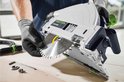 Scie circulaire Festool TS 55 FEBQ tenue par des mains portant des gants de travail gris, avec une lame de 160 mm.