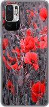 Geschikt voor Xiaomi Redmi Note 10 5G hoesje - Rode Klaprozen in een zwart wit afbeelding - Siliconen Telefoonhoesje