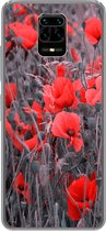 Geschikt voor Xiaomi Redmi Note 10 Lite hoesje - Rode Klaprozen in een zwart wit afbeelding - Siliconen Telefoonhoesje