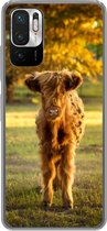 Geschikt voor Xiaomi Redmi Note 10 5G hoesje - Schotse Hooglander - Kalfje - Herfst - Siliconen Telefoonhoesje