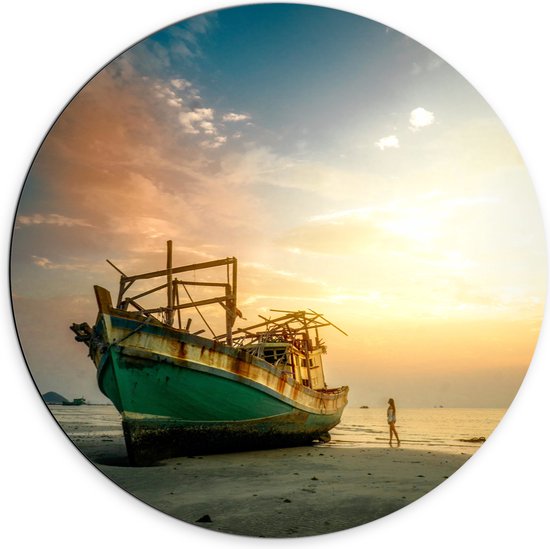 WallClassics - Dibond Muurcirkel - Oud Schip gestrand - 70x70 cm Foto op Aluminium Muurcirkel (met ophangsysteem)