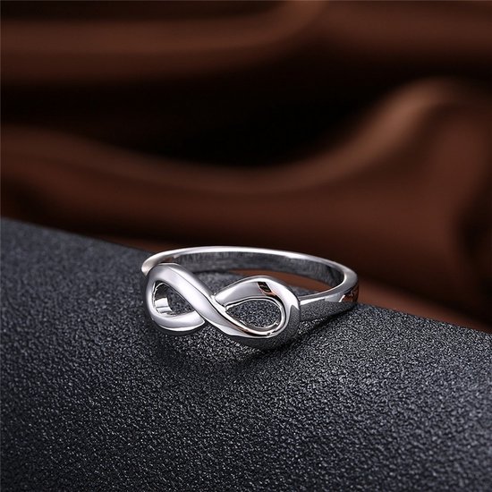 Zilveren rhodium twee cirkels zirkonia ring
