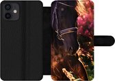 Bookcase Geschikt voor iPhone 12 telefoonhoesje - Paard - Zon - Portret - Met vakjes - Wallet case met magneetsluiting