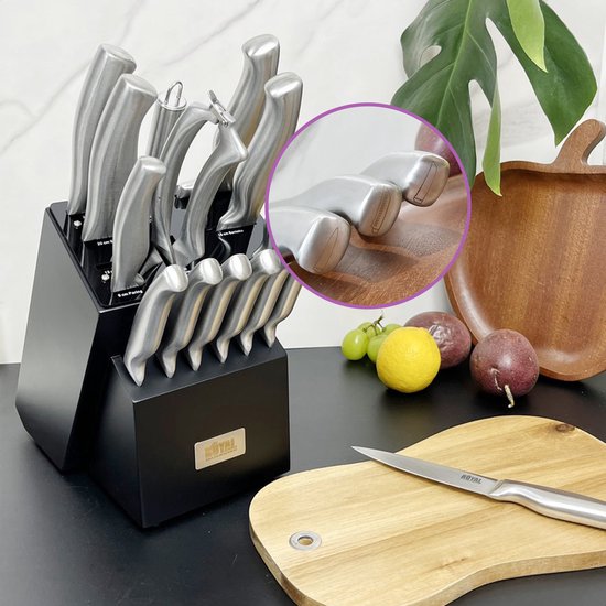 Zwarte messenblok met 11 RVS messen en een close-up van de ergonomische handgrepen.