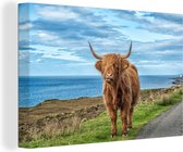Highlander écossais avec le littoral en arrière-plan Toile 30x20 cm - petit - Tirage photo sur Toile peinture (Décoration murale salon / chambre) / Animaux sauvages Peintures sur toile