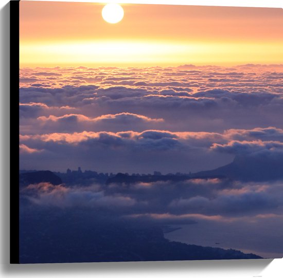 WallClassics - Canvas  - Opkomende Zon boven de Wolken - 60x60 cm Foto op Canvas Schilderij (Wanddecoratie op Canvas)