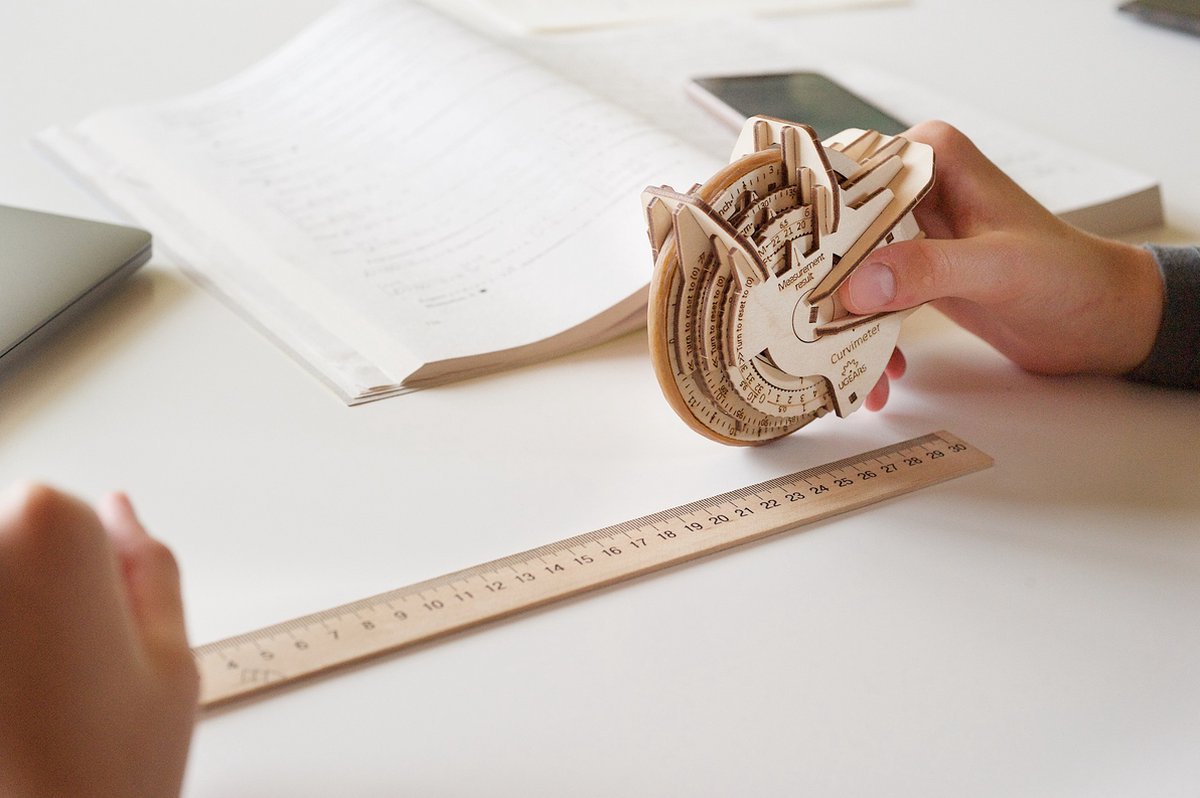 UGEARS Houten 3D Model - Stem Lab - Krommingsmeter — afbeelding 12