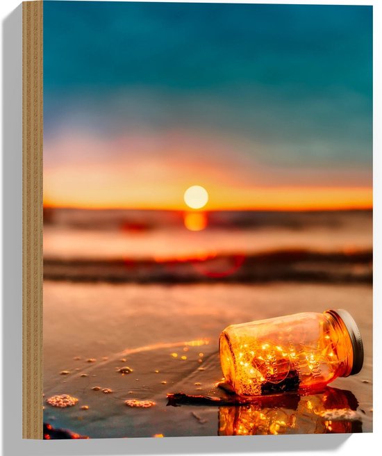 WallClassics - Hout - Lichtjes in een Pot op het Strand - 30x40 cm - 12 mm dik - Foto op Hout (Met Ophangsysteem)