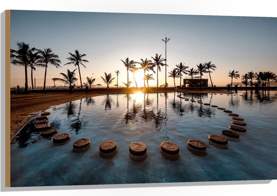 WallClassics - Hout - Tropisch Meer met Palmbomen - 105x70 cm - 12 mm dik - Foto op Hout (Met Ophangsysteem)