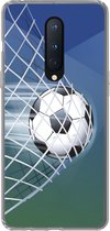 Geschikt voor OnePlus 8 hoesje - Een illustratie van een voetbal in het net -Jongens - Meisjes - Kinderen - Siliconen Telefoonhoesje