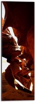 WallClassics - Dibond - Gang in Ravijn van Antelope Canyon - 20x60 cm Foto op Aluminium (Met Ophangsysteem)