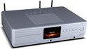 Zilverkleurige audiospeler met Omnia display, cd-sleuf en bedieningsknoppen, vanuit een schuin perspectief.