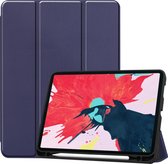 Mobigear - Tablethoes geschikt voor Apple iPad Pro 11 (2022) Hoes | Mobigear Tri-Fold Gel Bookcase + Stylus Houder - Donkerblauw