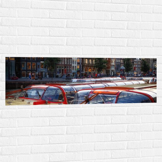 WallClassics - Muursticker - Toeristenboten in Amsterdamse Grachten - 120x40 cm Foto op Muursticker