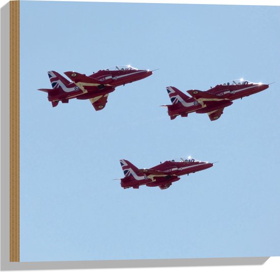 WallClassics - Hout - Rode Engelse Straaljagers in Groepje - 50x50 cm - 12 mm dik - Foto op Hout (Met Ophangsysteem)