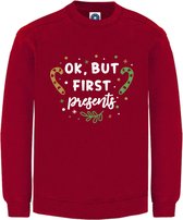 Kerst sweater - OK BUT FIRST THE PRESENTS - kersttrui - ROOD - Medium - Unisex