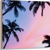 WallClassics - Hout - Silhouet van Palmbomen bij Pastekleuren in de Lucht - 80x80 cm - 12 mm dik - Foto op Hout (Met Ophangsysteem)