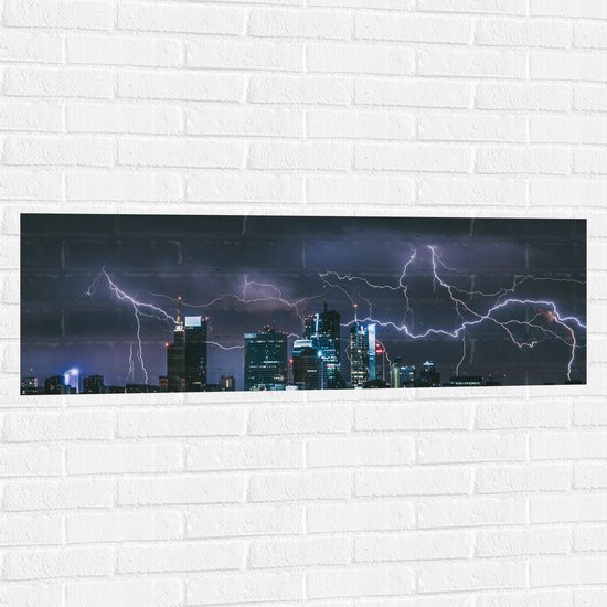 WallClassics - Muursticker - Onweer en Bliksem boven de Stad - 120x40 cm Foto op Muursticker