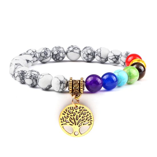 Bracelet élastique avec perles blanc aspect marbre et perles chakra (violet, bleu, bleu clair, vert, jaune, rouge) avec un pendentif arbre de vie doré.