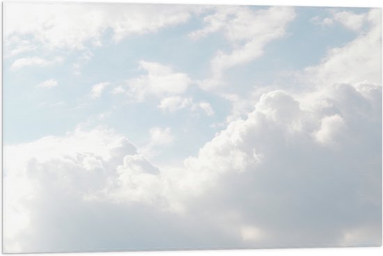 WallClassics - Vlag - Grote Witte Wolken in de Lucht - 75x50 cm Foto op Polyester Vlag