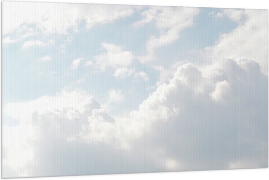 WallClassics - Vlag - Grote Witte Wolken in de Lucht - 150x100 cm Foto op Polyester Vlag