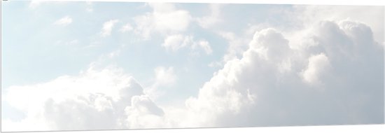 WallClassics - Acrylglas - Grote Witte Wolken in de Lucht - 150x50 cm Foto op Acrylglas (Wanddecoratie op Acrylaat)