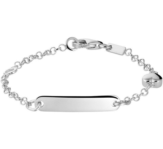 Zilverkleurige graveerarmband met schakels en een hartje aan de zijkant.