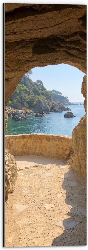 WallClassics - Dibond - Tunnel met Wandelpad langs Meer - 20x60 cm Foto op Aluminium (Met Ophangsysteem)