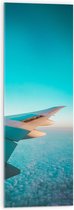 WallClassics - Acrylglas - Witte Vleugel van Vliegtuig boven Schapenwolken - 30x90 cm Foto op Acrylglas (Met Ophangsysteem)