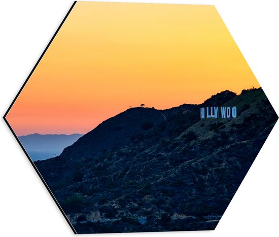 WallClassics - Dibond Hexagon - Hollywood Sign met Zonsondergang - 40x34.8 cm Foto op Hexagon (Met Ophangsysteem)