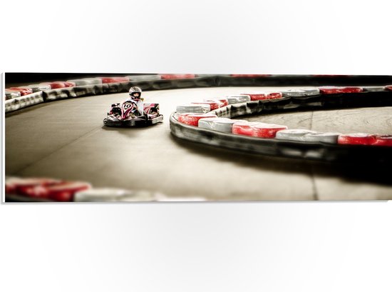 WallClassics - PVC Schuimplaat - Karter op Indoor Kartbaan - 60x20 cm Foto op PVC Schuimplaat (Met Ophangsysteem)