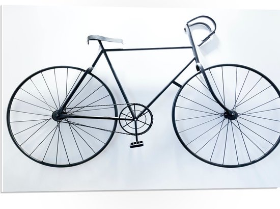 WallClassics - PVC Schuimplaat- Wielrenfiets tegen Witte Muur - 75x50 cm Foto op PVC Schuimplaat