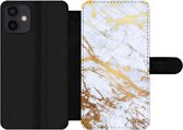 Bookcase Geschikt voor iPhone 12 Mini telefoonhoesje - Marmer print - Goud - Wit - Luxe - Marmer printlook - Glitter - Met vakjes - Wallet case met magneetsluiting